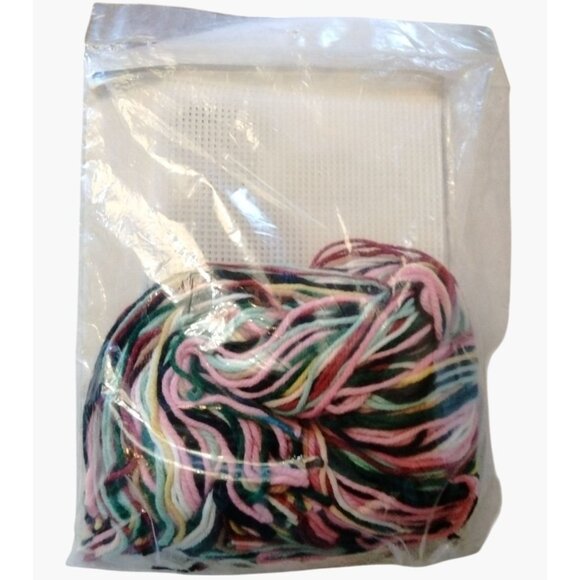 Victorian Carolers Plastic Needlecraft Ala Mode W90 540 - Picture 2 of 7